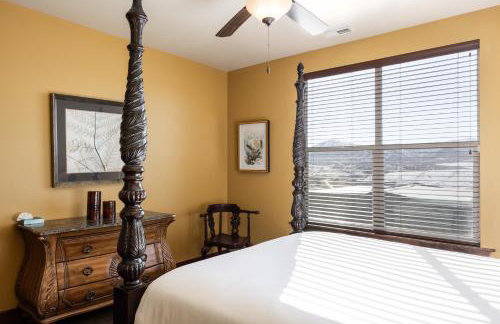 Private Hot Tub, Minutes to Ski, Cozy Getaway, Beautiful Condo- Large 3BR, Private Garage! - Photo 15