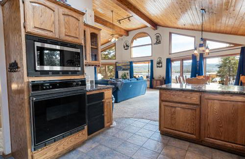 North Shore Lakefront - Spacious Lakefront with Hot Tub, & Game Room - Foto 82