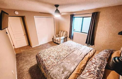 Pet Friendly/3 King Beds/Mins to Airport - Foto 15