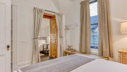 Landmark 23 - Photo 5