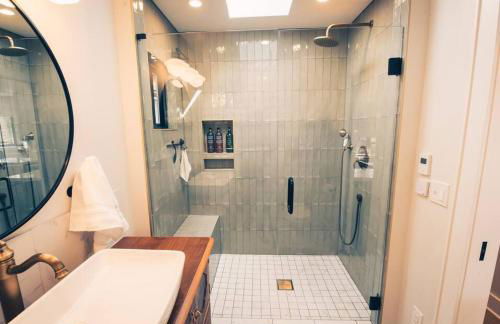 Luxury Mountain Cabin with Views, Hot Tub, Fireplace - Foto 16