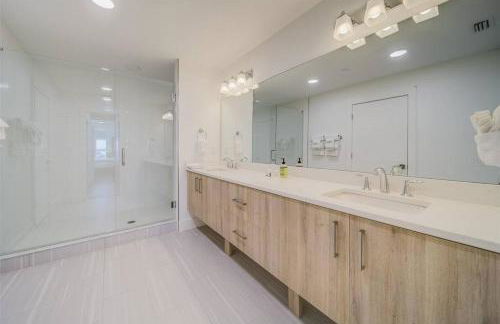 Luxury Waterfront Penthouse with Amenities and Services - Foto 5