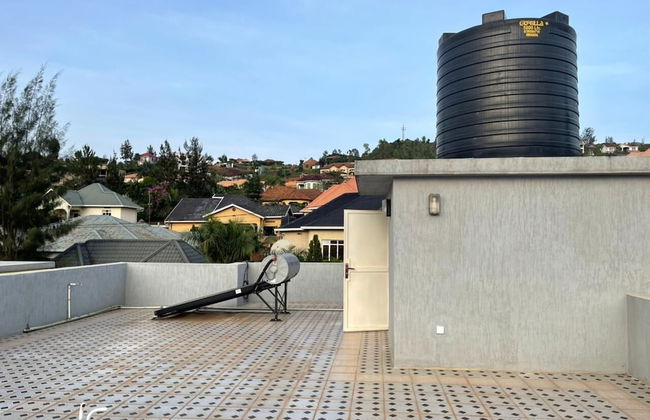 The Mugabi's Spacious Private Room - Foto 16