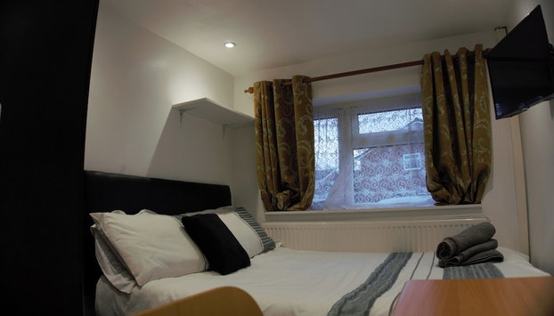 Quiet Studio with Workspace Shared Entrance for Contractors and Business Travellers - Photo 5, Room