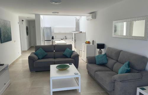 Villa Ashdene - luxury modern villa with large heated pool wifi uk tv bar & BBQ - Foto 7