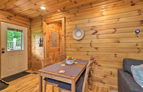 Cozy Boone Cabin with Deck Close to Downtown! - Foto 7