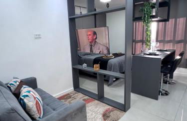 Studio 64 novo bem equipado com ar condicionado, cozinha completa, até 4 pessoas - Centro Mogi - Foto 1