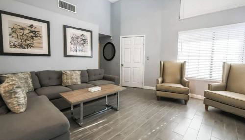 What you need A Hidden Gem in the Heart of Vegas - Foto 2