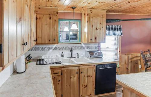 4 BDRM - Hot Tub - Fire Pit - Foto 5