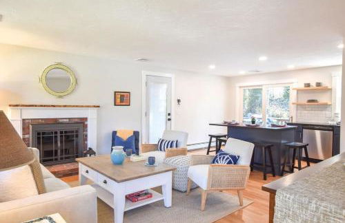 Fully Updated Home w Great Outdoor Space - Foto 8