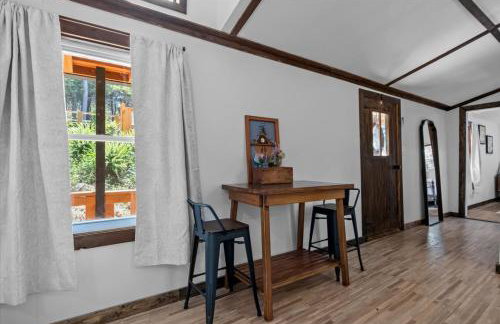 The Heartwood Hideaway-Charming Cabin Getaway-Trails, Creek, and Starry Nights - Foto 56