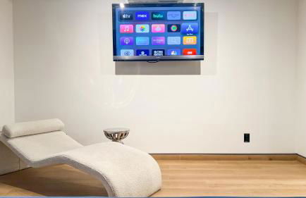 NEW Luxury Concrete Home Just Minutes from the Beach - Foto 24