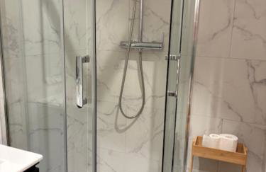 Paris Eiffel Tower et Disney apartments, parkings gratuits et sécurisés, 10 minutes métro to Paris - Foto 54