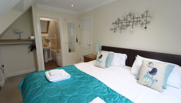 Westcliff House - 4 Bedrooms - Photo 2, Room