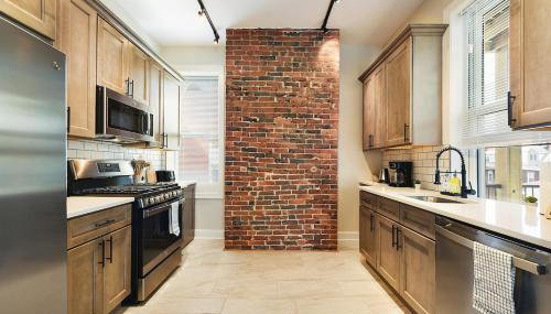 9 Bedroom House with King-sized Bed near Bakery Square - Foto 3