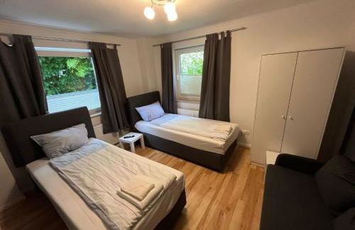 Zentral gelegene Erdgeschoss-Wohnungen mit bequemer Erreichbarkeit - Photo 1