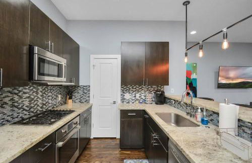 Skyline Views - Sleeps 10 Home Near Downtown - Photo 8