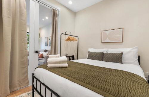 Central DC 5-BR Townhome - Walk to METRO-rail - Foto 28