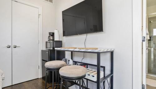 Clay Studio in the heart of EADO - Foto 3, minibar