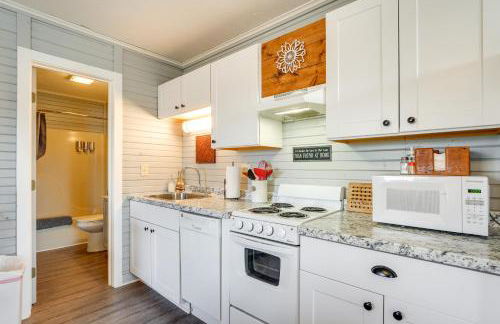 Lake Views and On-Site Hiking Cape Fair Cottage - Foto 9