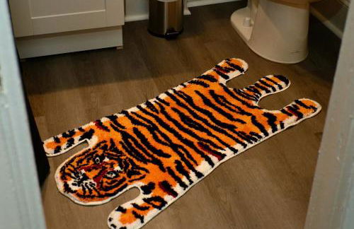 Uptown Funk Getaway with Parking & Walk To Stadiums, Nightlife - Foto 24