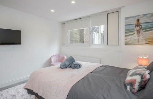 Lovely 2-Bedroom Condo With Balcony and Park View - Foto 24