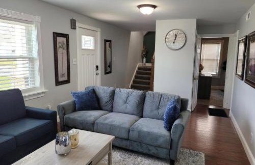 Nice house with private parking, king bed fenced yard - Foto 8