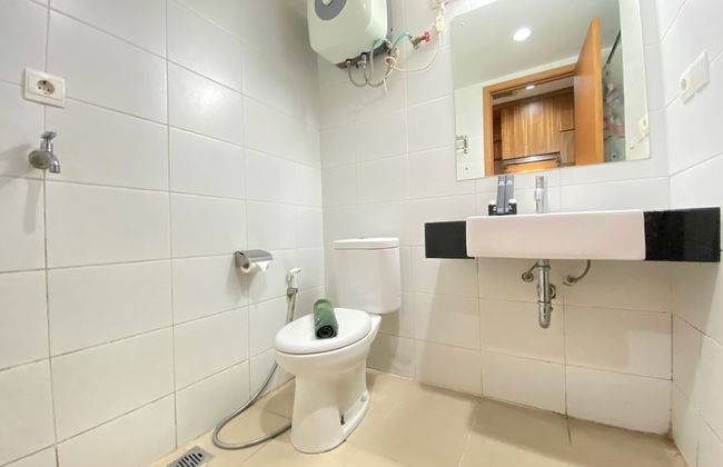 Spacious Studio Room at Beverly Dago Apartment - Photo 10