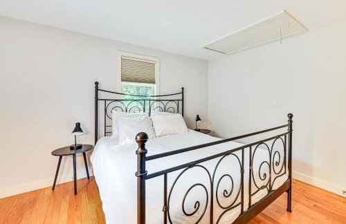 8 Mi to Tanglewood and Butternut Ski Spacious Home! - Foto 43