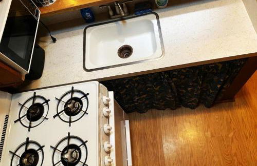 Cozy King Bed Cabin Fireplace - Photo 12