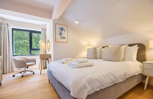 Arden House - Luxury Home with Hot Tub - Games Room - Fire Pit - Photo 14