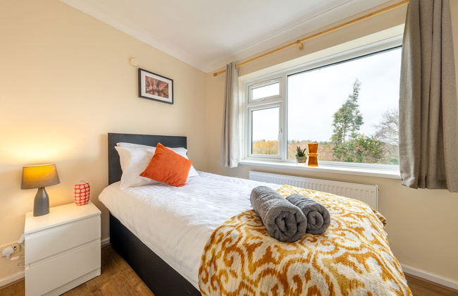 Pierocks Carver Entire House, Free Parking and Wi-fi in High Wycombe - Photo 14