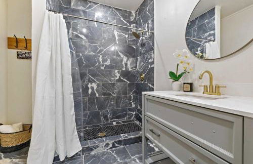 Modern Escape in Historic District - Foto 11