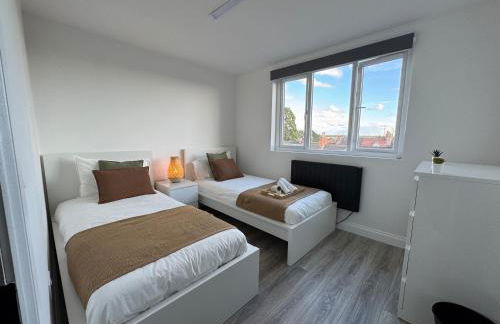 Modern Central Apartments with Balcony - Photo 52