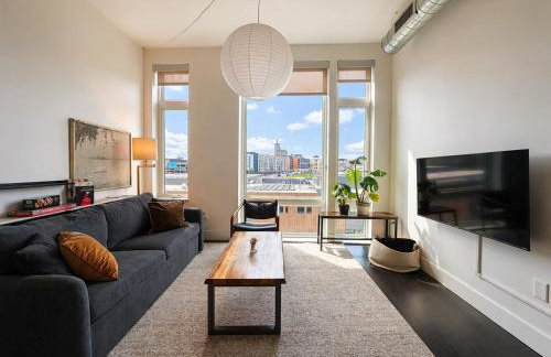 Modern 1BR Apt with Rooftop, Gym, and Parking - Foto 1