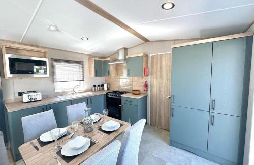 Modern Caravan 2025 with Decking - Foto 27