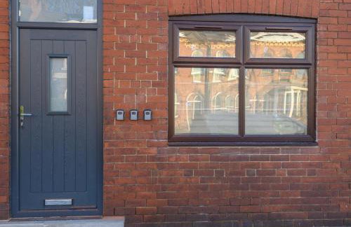 Lower Wortley 3 - Couples Haven with a Shared Kitchen - Pass the Keys - Photo 20
