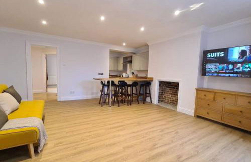 Luxury, Spacious 3 Bedroom, Beachfront Apt with Parking & Courtyard - Shoreside - Foto 43