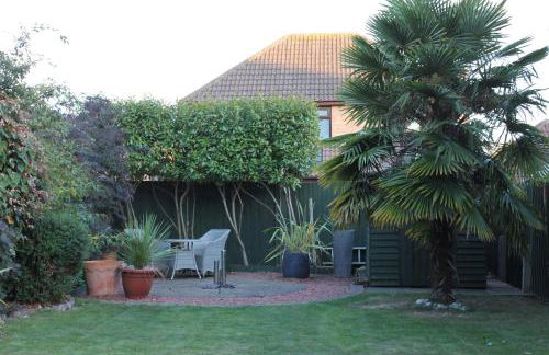 Superb Comfy 2 Bed House, Responsive & Caring Hosts Free WiFi & Parking, Close to MK Centre, Train Station, Santander, Network Rail by Webbhill Stays - Foto 34