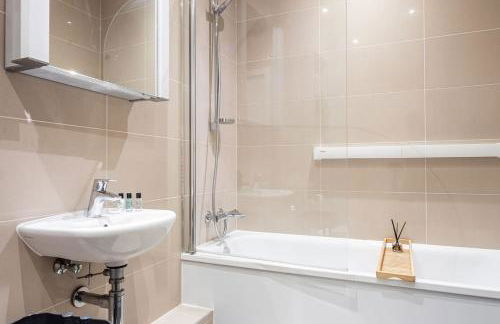 2 Bed Oasis London Flat-O2-Excel-Canary Wharf- Shops- Trains -Free Parking,Wifi 500mb & Flex Check In - Foto 25