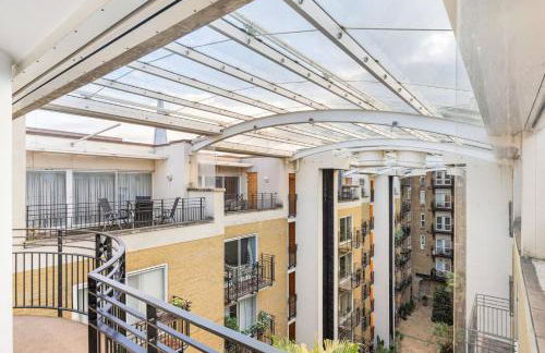 GuestReady - Relaxing Ensuite Room with Balcony - Foto 14