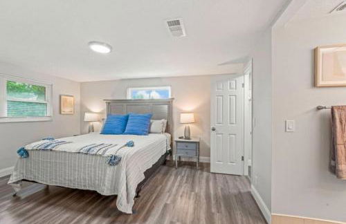 Oversized 4bed + Converted Bedroom, HEATED Pool + Hot Tub - Photo 5