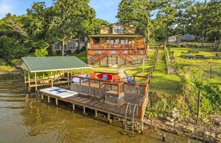 Lakefront Retreat Sleeps 15 Starlink Internet - Foto 14