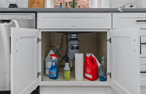 Brick and Modern on Miami St By StayLage - Foto 24