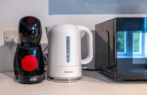 Modern 2-Bed Apartment - Near Train and Town - Parking Available - Foto 8