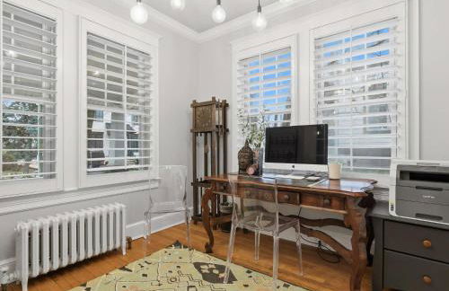 Charming 4BR Bungalow - Steps to Clarendon METRO - Foto 6