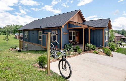 Downtown Brevard 5BR Retreat & Cyclists Dream - Foto 5