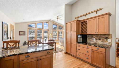 Lily Mountain Lodge - Amazing Mountains Views, Private Hot Tub, Great Location - Foto 5