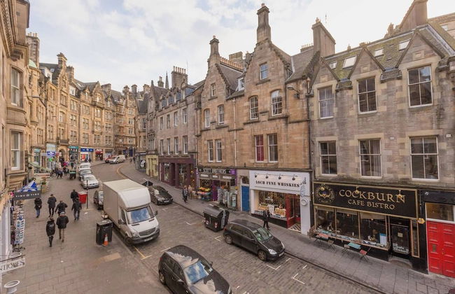 JOIVY Iconic Cockburn Street 4 Bedroom Apartment: Heart of Old Town - Foto 115