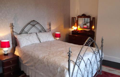 Family-Friendly Devon Farmhouse, sleeps 11, with Indoor Heated Pool, Dartmoor Views & Tarka Trail Access - Photo 12